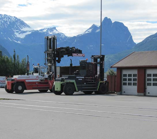 Åndalsnes Åndalsnes godsterminal Åndalsnes godsterminal er en kombiterminal som ligger ved Raumabanens endestasjon. Åndalsnes godsterminal har gode veiforbindelser til Ålesund, Molde og Kristiansund.