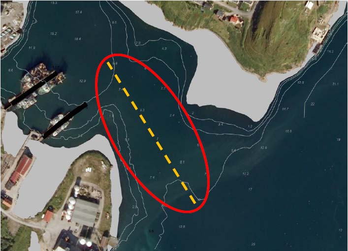 Figur 5. Fomabukta, Båtsfjord havn. Området hvor mudring planlegges gjennomført er vist med rødt rektangel. Kilde: Kystverket (2012).