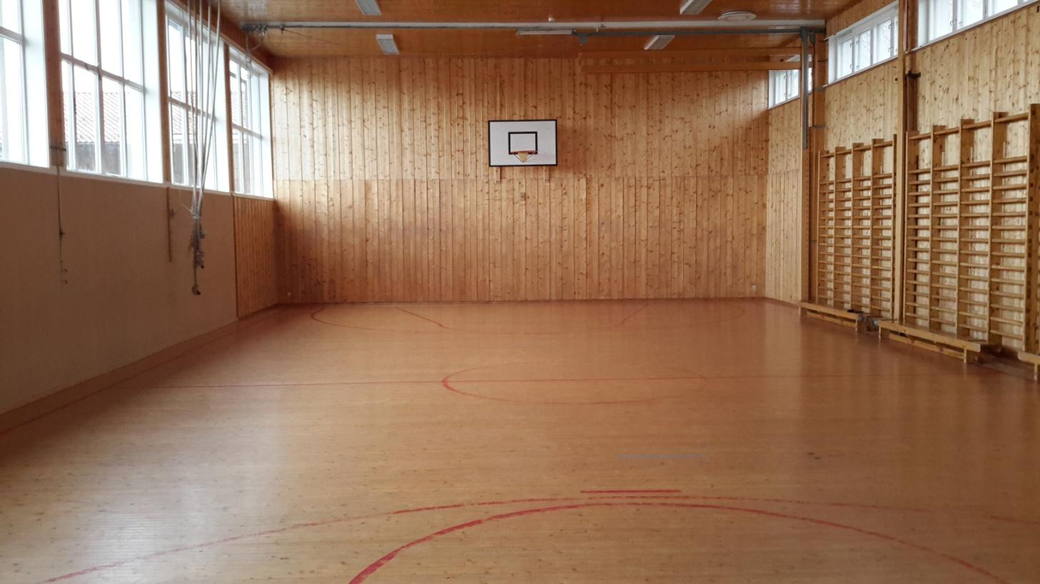 8 KRAVSPESIFIKASJON 8.1 OMFANG OG AVGRENSING Volda kommune skal legge nytt golv i ein gymsal ved Volda ungdomsskule. Eksisterande golv i dag er furubord med 5 cm bredde på tilfararar.