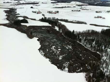 Mer ekstremnedbør i bratt terreng økt fare for flom-, jord-, og steinskred Høyere temperatur redusere faren for tørrsnøskred, øke