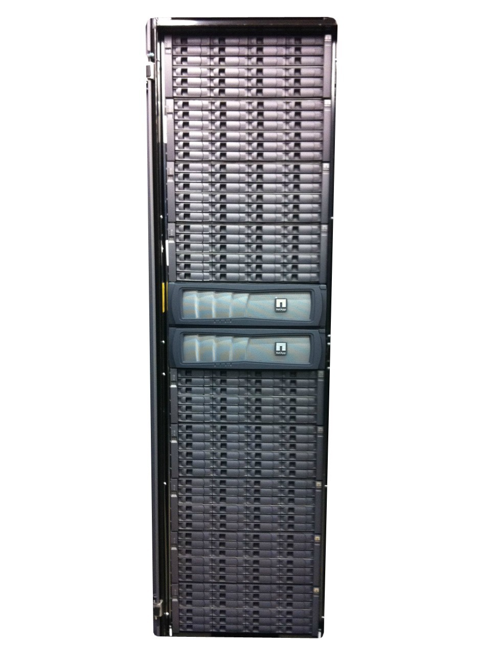 Volume Datamengde 1 Terabyte: Harddisken i din PC 1 Petabyte=1000 TB: passer inn i et skap (Norges DNA: 3,5 PB) 1 Exabyte=1000 PB: datasenter på 5,8 mål. Hva er stort? Kommer an på hva man vil: lagre?