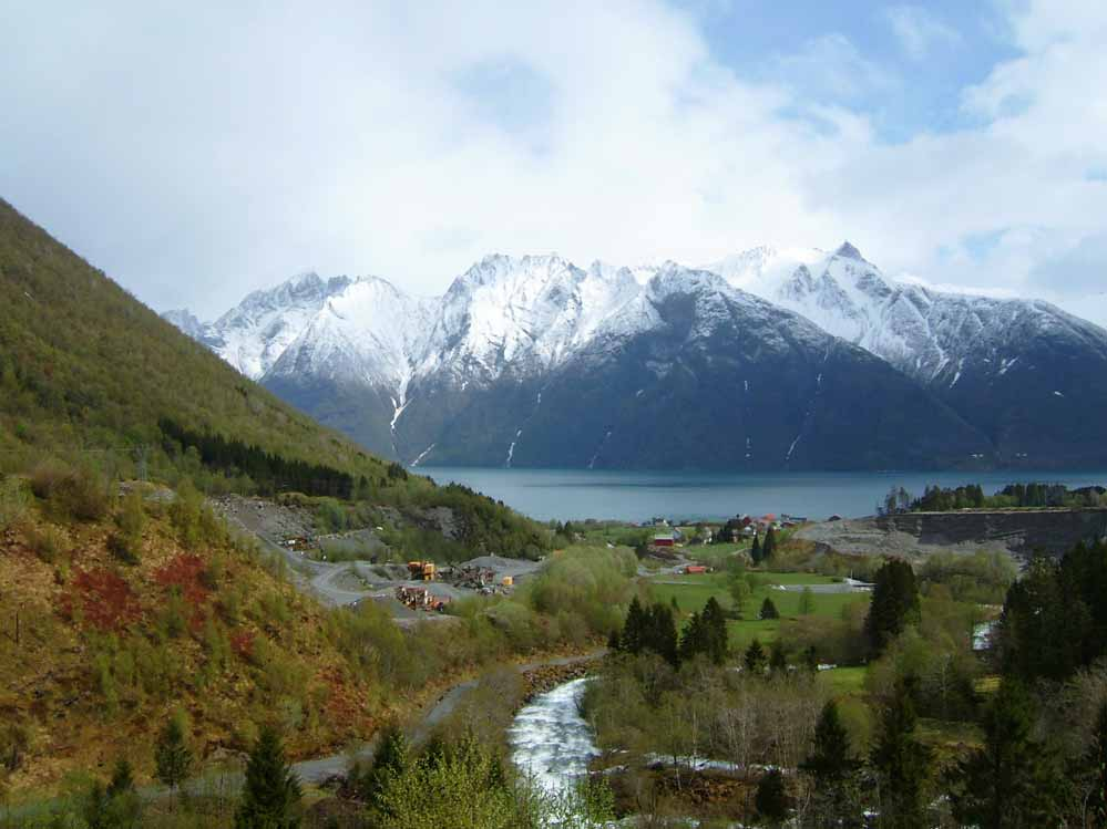 Gull og grønne steiner