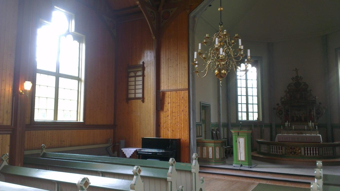 Vedlegg: Bilder fra Røvik kirke (1-2): 1. Korparti sett bakfra.