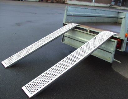 RAMPER Safety Ramps / oppkjøringsramper Rett - sett med 2 stk. Belastning pr. sett Alurampe, 1500 x 200 mm 400 kg 55.1500L-200 Alurampe, 2000 x 200 mm 400 kg 55.2000L-200 Alurampe, 1500 x 260 mm 1.