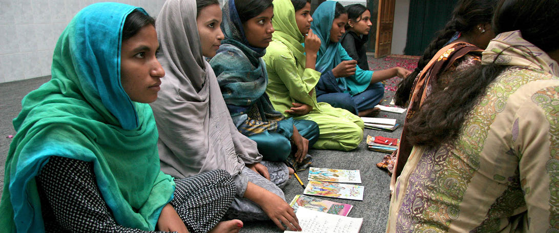 Kvinner fra Pakistan Jeg har alltid hatt en lengsel etter å kunne lese teksten på skilt og i butikker.