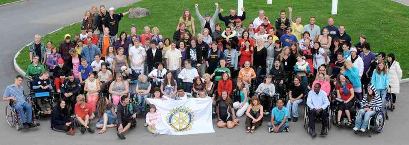 Aktiviteter som administreres av Norfo - 4 Handicamp har vært Norsk Rotarys flaggskip i mange år Handicamp var en internasjonal sommerleir for 100 fysisk funksjonshemmede og funksjonsfriske ungdommer