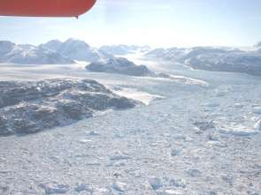Greenland (ACIA, 2005) melt areas Increasing melt extent on the Greenland Ice Sheet Record melt extent in 2005 (Huff &