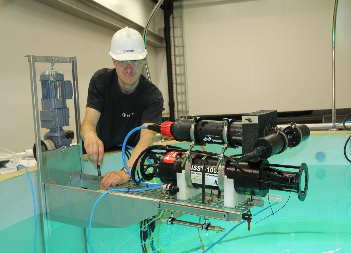 Undervannsutslipp i laboratoriert Adjusting camaras