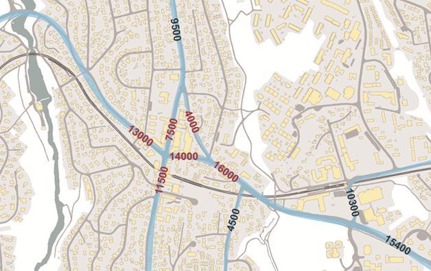 Figur 16: ÅDT 2014 (årsdøgntrafikk) på hovedveier. Registreringene viser at rushtrafikken i Røakrysset er større enn kryssets kapasitet. Dette resulterer i at det bygger seg opp køer inn mot krysset.