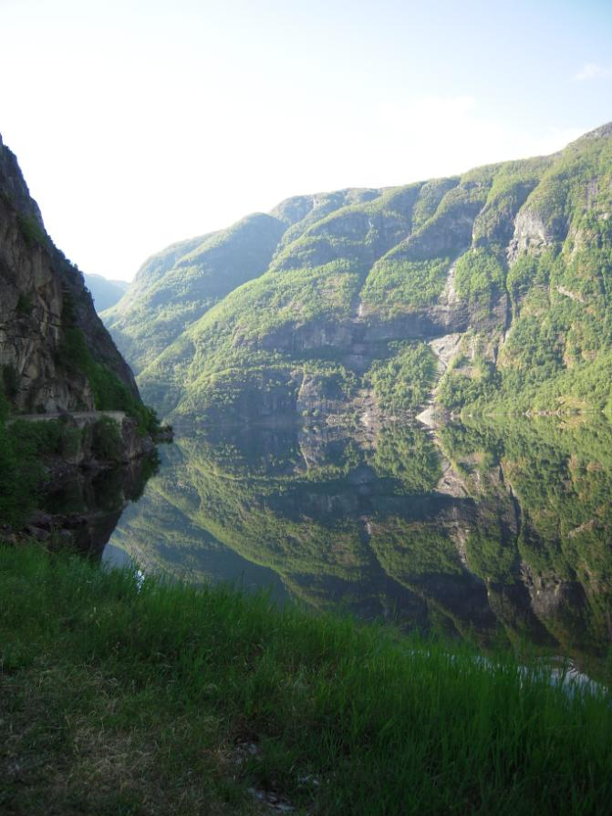 22 Vanntemperatur Varmt i overflaten Kaldt bunnvann Vassbygdvatn, Aurland Utløp av stort