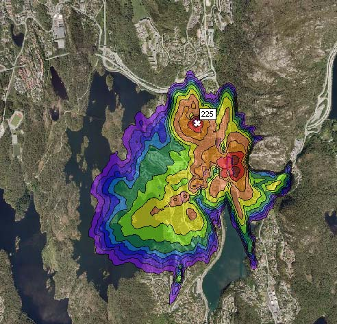 Side 17 av 18 7.4 BEREGNEDE MAKSIMALE TIMEMIDDELKONSENTRASJONER FØR ETABLERING AV NY VARMESENTRAL Figur 8 viser resultat av modellberegninger for eksisterende oljekjeler.