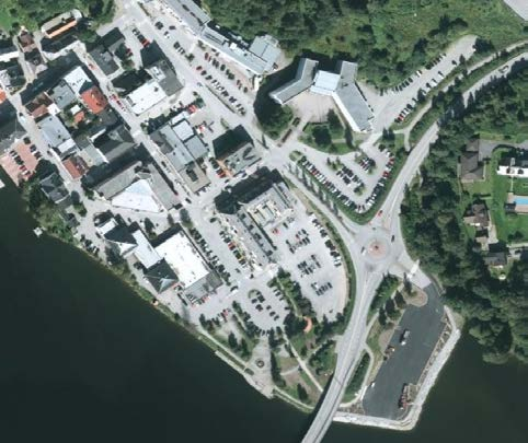 Figur 1 Parkering krever areal boligområde i Kolbotn øverst til venstre, og i Ås sentrum (bildet til høyre) og bildet nederst til venstre er fra Eidsvoll. Kilde: www.finn.