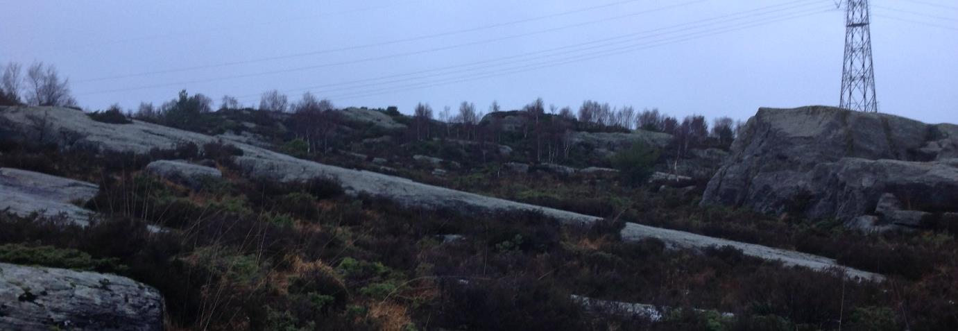 Figur 21: Berget i Knarrevik preges av østgående fall langs foliasjonen, samt steile, vestvendte skrenter.