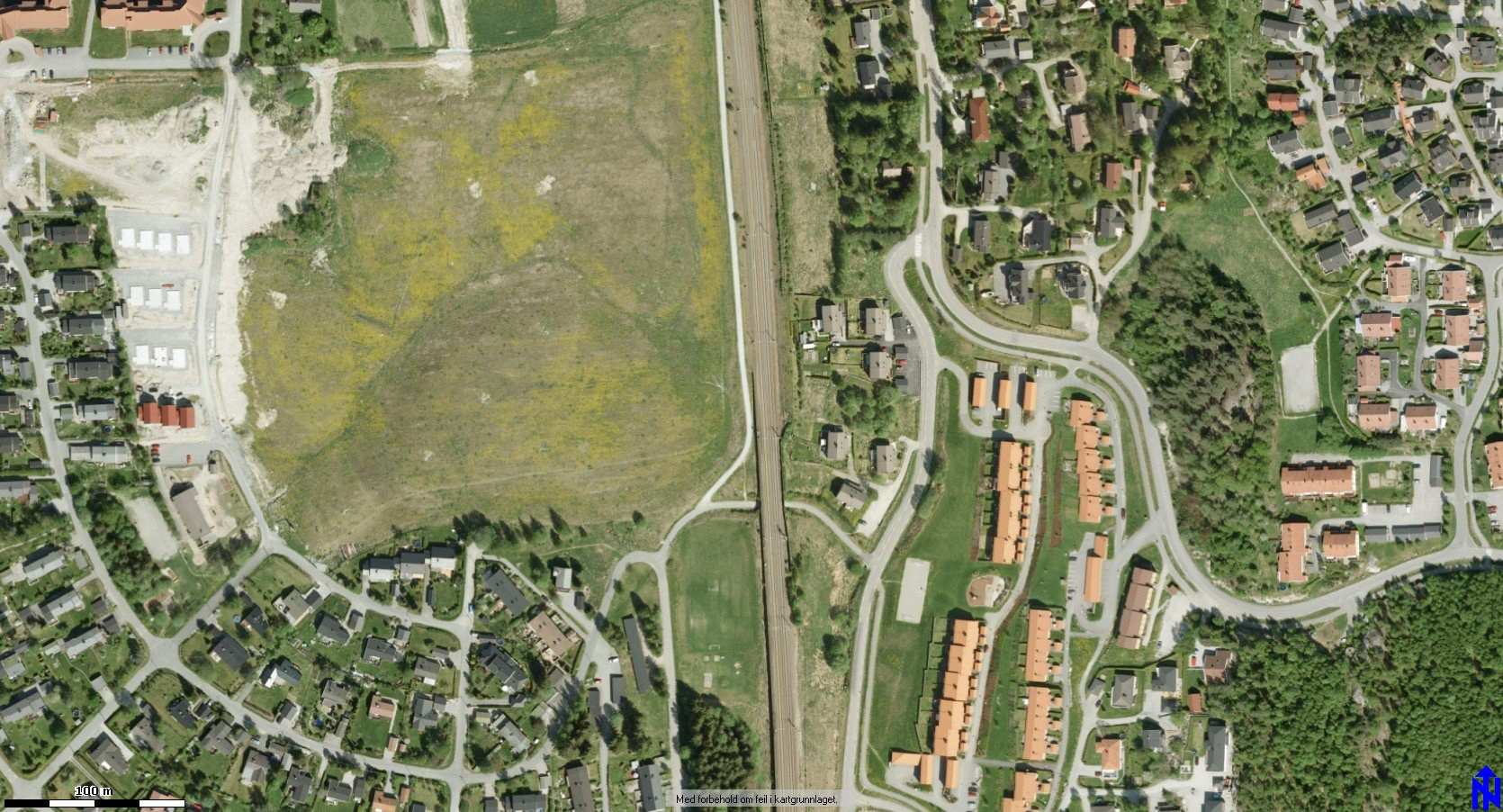 SAKSUTREDNING: Fakta i saken Planområdet ligger mellom Hogstvetveien og Østfoldbanen, ca. én km sør for Ås sentrum. Planområdet har et areal på ca. 18 dekar, og omfatter eiendommene gnr. 54, bnr.