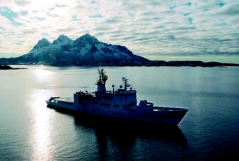 Bakgrunn Som en del av Forsvarets støtte til det sivile samfunn, har Forsvaret lenge vært en viktig bidragsyter innenfor kystberedskapen. Ulykkene med «Green Ålesund» og «John R.