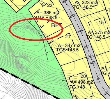 5.6 Fjellskrent Vest for BF7 Fjellskrenten har en målt høyde på 10 meter fra dagens jordsmonn. Fjellet har generelt lite foliasjon og oppsprekking.