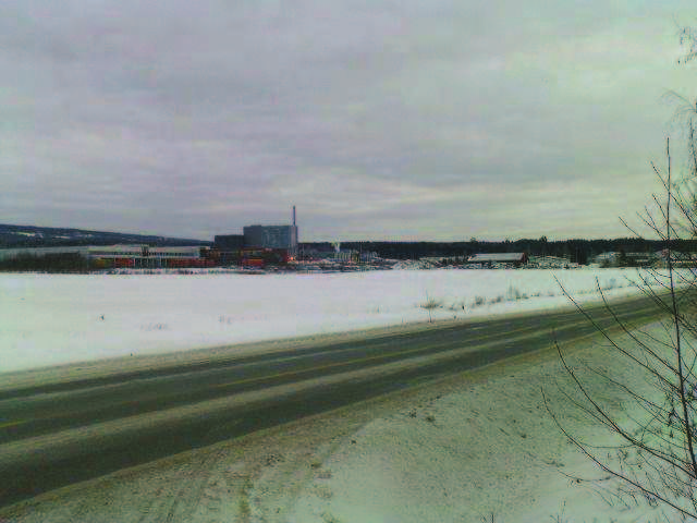 Området ligger innenfor Hamar Næringspark, Trehørningen, ved FV 101.