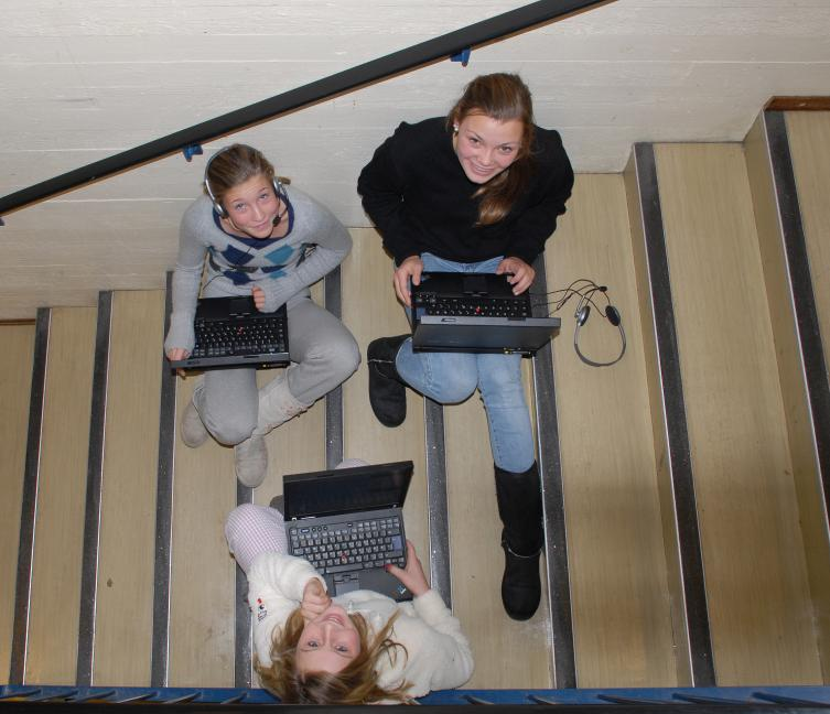 P12 Grunnskole: Økt læring med digitale verktøy Alle elever får en digital arbeidsenhet i 2017 og 2018. Rådmannen foreslår å bevilge 10 mill.