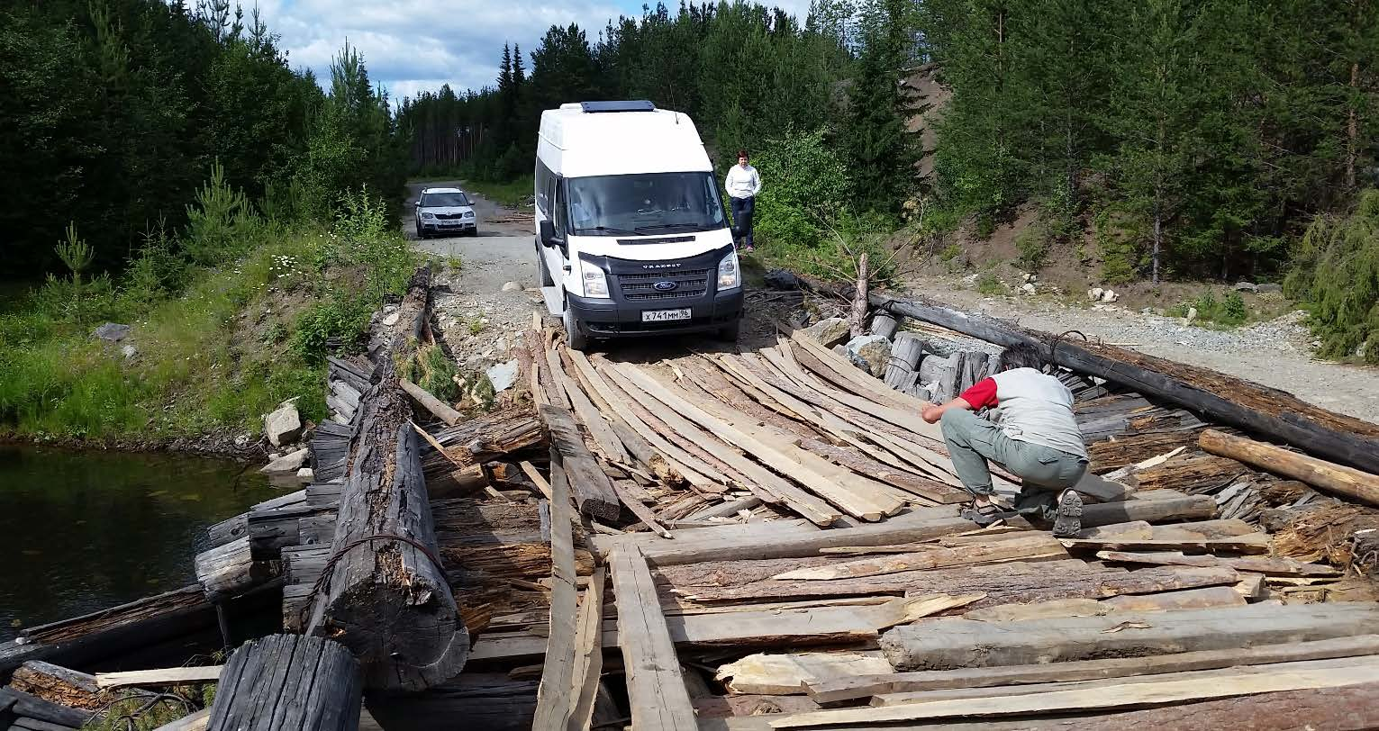 lørdag 25.juni Tidlig frokost og start på vår transportetappe ca 50 mil nordover til Krasnovishersk raion i Permskaya Oblast. De første 44 milene gikk greit unna på gode veier.