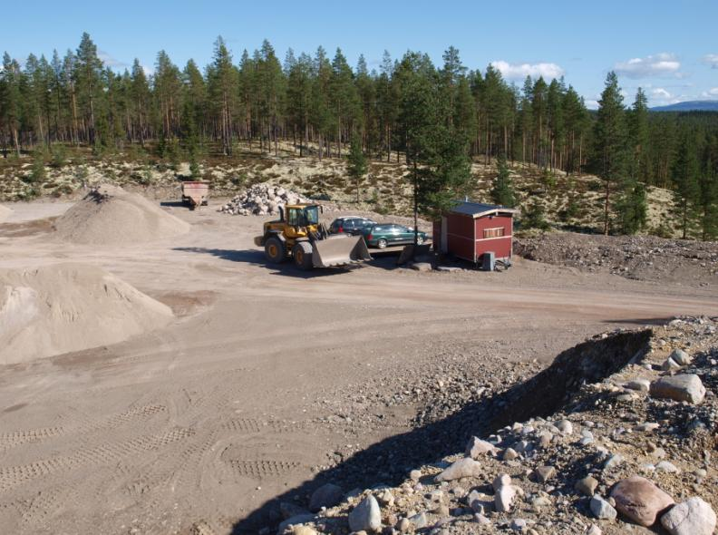 Direkte naboeiendommer er: - Eier av eiendom 64/1: Sigurd Wincent Byborg, nord - Eier av eiendom 88/1: Helene Skjæret Dambuen, nord - Eier av eiendom 28/6: Forsvarsbygg, vest - Eier av eiendom 62/1: