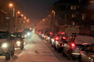 Hvorfor saltes det? En vinterveg gir vel fine kjøreforhold? Alltid? Foto: Bård Nonstad Hvorfor saltes det?