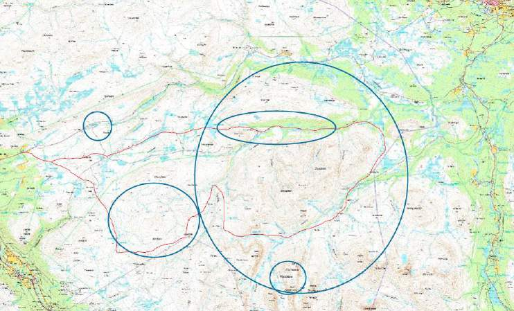 Figur 1:Den omsøkte traseen (rød strek), og områder hvor det tidligere har vært aksjoner og uthentinger (blå sirkel). Verneforskrift og forvaltningsplan Miljøverndepartementet har i brev av 9.