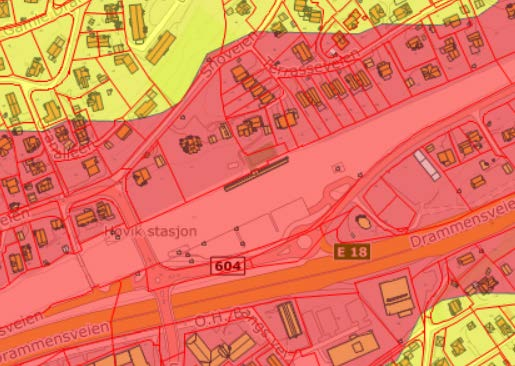 61 Forurensning Det er ikke kjent grunnforurensning på de aktuelle eiendommene. Området er i dag utsatt for luftforurensning fra E18 og ligger i rød sone.