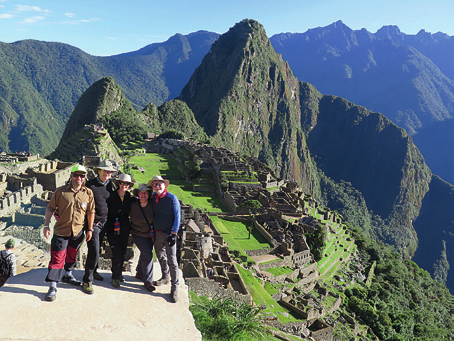 Ved sagnomsuste Machu Picchu i Peru.