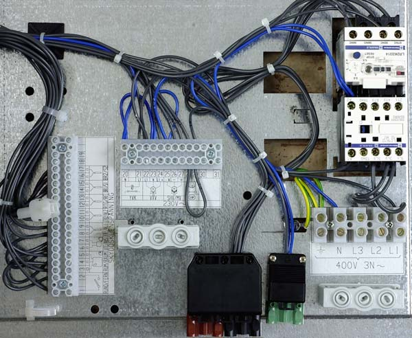 CTC Eco Logic s konstruksjon Bildene nedenfor viser Eco Logi s oppbygning og viktige komponenter vedrørende installasjonen. C I B. innkobling av matekabel 0V / 00V fra sikringsskap. B. Kontaktor for varmepumpens kompressor.