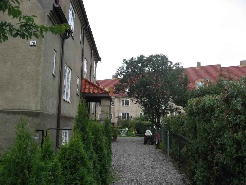 Figur 6.1.2. Lav bebyggelse bestående av leiligheter og vertikaldelte boliger i Ullevål Hageby fra tidlig 1900-tallet, med grunne kjellere.