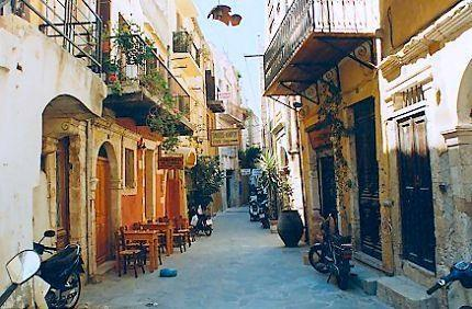 6 Dag 6 Heldags omvisning Chania (F, L) I dag skal vi oppleve mer av Chania og områdene rundt på vår rundtur i byen. Vi ser de gamle venetianske områdene og hører mer om byens spennende historie.