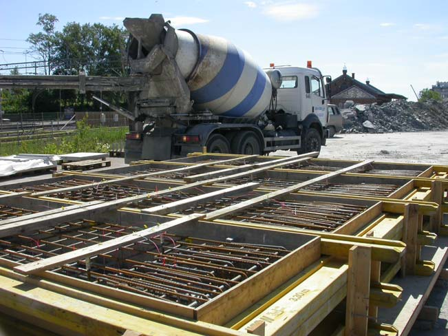 BJØRVIKA BETONGRÅDGIVNING Bildet viser støping av store armerte elementer til brannprøving, betongen var tilsatt 2 kg polypropylen (PP) fiber per m 3 Prosjektet har vært utført som et
