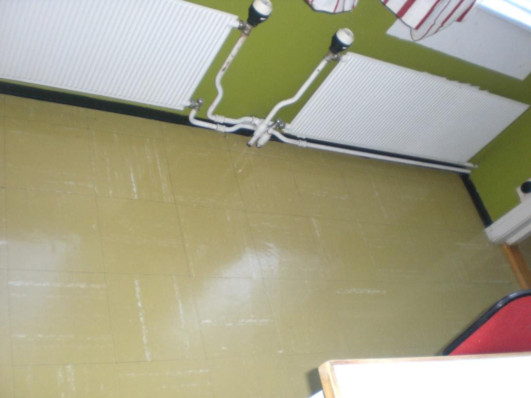 BYGG A-G 51 (86) 3.6.7 Bygg F 3.6.7.1 Asbest Asbestfliser på gulv Det er funnet asbestfliser på gulv i kontorarealer/pauserom/lager i tilknytning til storkjøkken i 2.