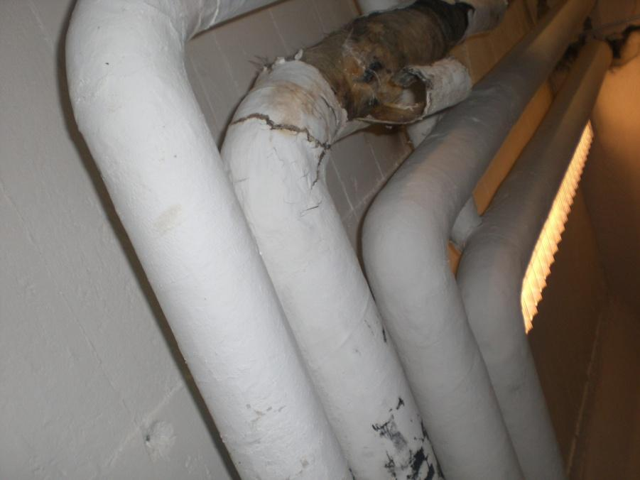 BYGG A-G 53 (86) Rørisolasjon, kjeller bygg F Saneringsmetode Asbestfliser Flisene fjernes hele av godkjent foretak og leveres til godkjent avfallsmottaker.