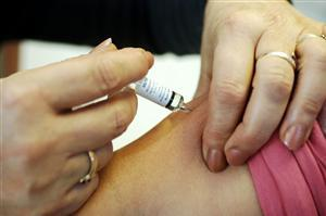 Vaksiner i forebygging av infeksjoner Mer enn 9 av 10 barn følger det norske barnevaksinasjonsprogrammet Etter at barnevaksinasjonsprogrammet ble