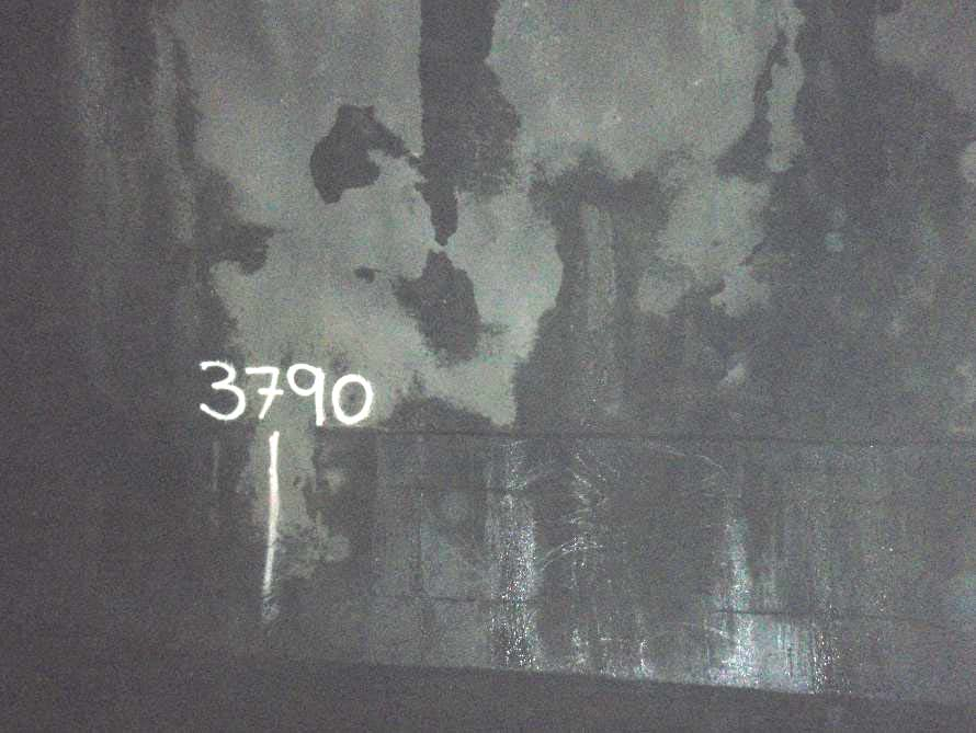 Side: 4 av 10 Foto nr. 1: Km 3790. Kjernene ble boret ut på høyre side 2,5 m opp, 5,7 m før 2. utstøping i hele profilet.