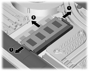 9. Løft forsiktig den øverste delen av tastaturet, og vipp det bakover helt til det hviler på håndleddstøtten på datamaskinen. 10. Slik tar du ut minnemodulen: a.
