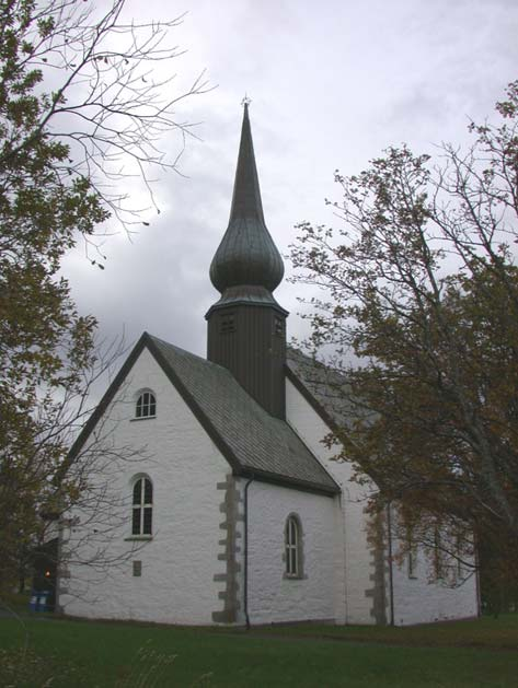 Fig. 143 Bodin kirke (Foto: Alma Thuestad). Et gjennomgående trekk for langt de fleste kulturmiljøene er at de i større eller mindre grad kan sies å være en blanding av gammelt og nytt.