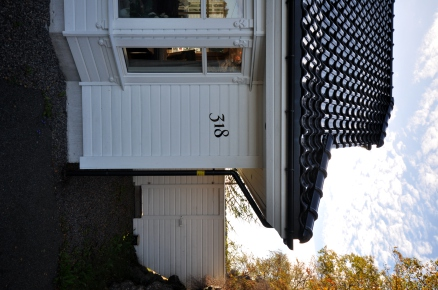 54 Skilt for husnummerering Husnummer i aluminium m/refleks. Leveres i format 15x15 cm og 20x15 cm som standard.