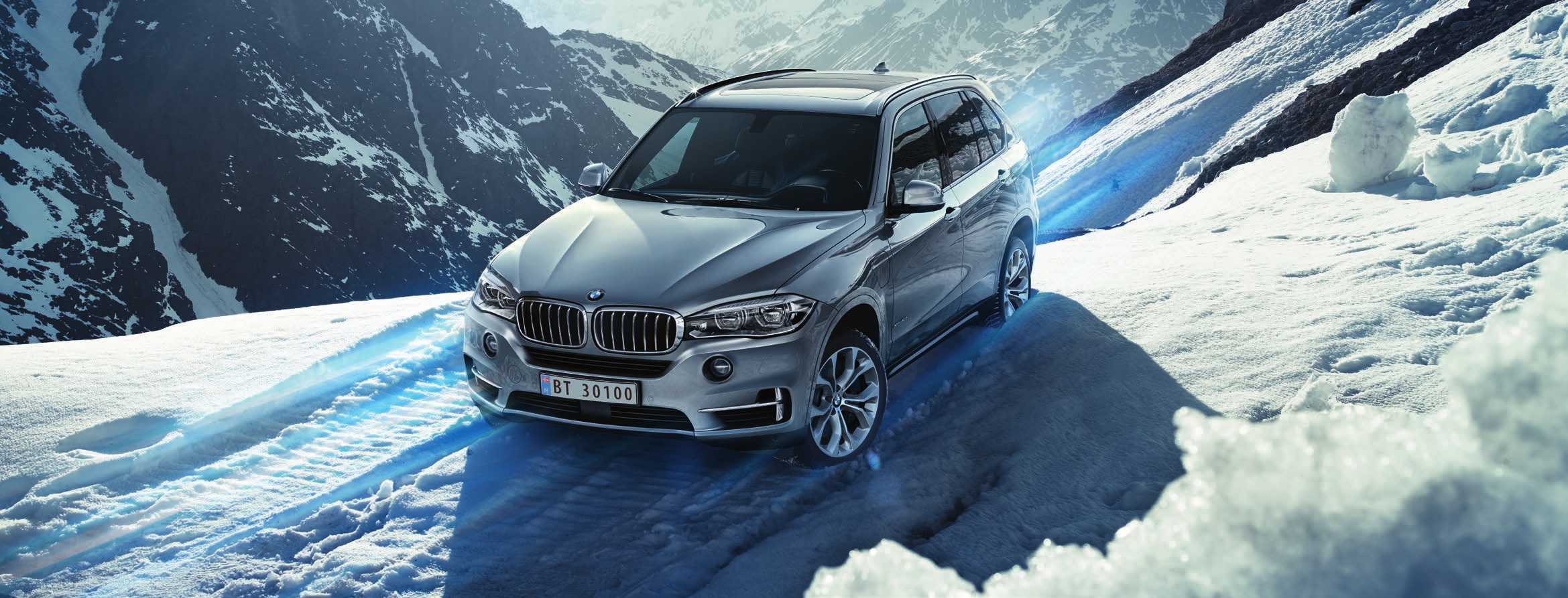 BMW X5 xdrive 40e M Sportpakke: 19 alu.felger, sportsseter (foran), sportsratt i skinn, aerodynamikkpakke, Park Distance Control, Adaptive M Suspension.