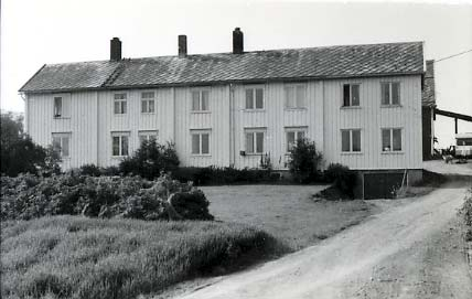 3 RESULTAT Våningshuset på gården Fergestedet i delområde Melhus var ved registreringen i 1983 et av de større stuelånene i materialet, etter en siste utvidelse i