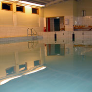 Idrettshall og svømmebasseng I løpet av november 2006 åpner Senjahallen: En ny idrettshall i Senjahopen, med kunstgressdekke på 66 x 40 meter. Berg kommune kan tilby to svømmebasseng.