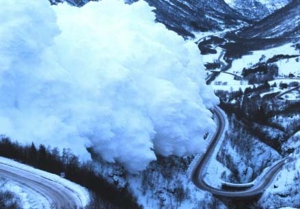 RG 2006 s. 107 Ullsfjord Ullsfjord-dommen 5 hytter tatt av skred 3 hytter fra 1983 Ikke foretatt skredfarevurdering, ingen opplysninger som tilsa at en slik vurdering burde foretas.