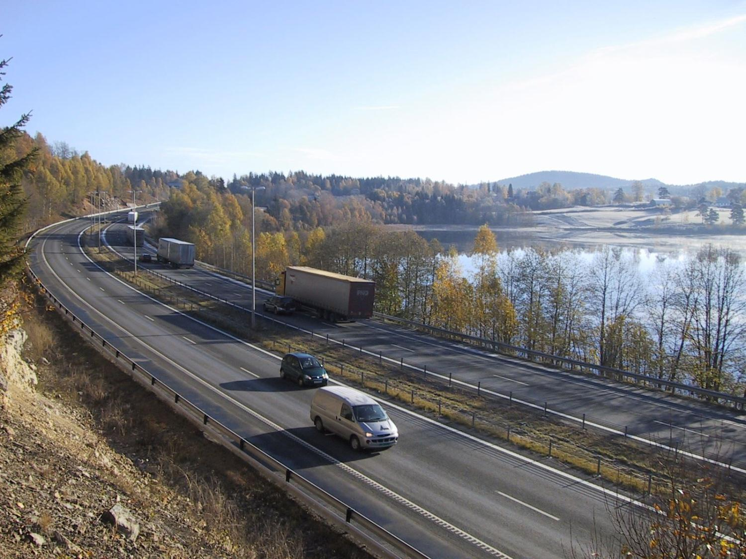 Dokumentere miljøvirkninger: Hva vet vi fra før og hvor finnes problemene Innsjøer med stabilt bunnvann (NIVA/UIO) Vegsalt påvirker algesamfunn (UiO/NIVA) Påvirkninger i grunnvann (bl.