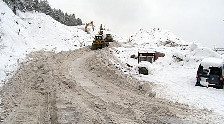 Snøen transporteres til sentral snødeponi Snow dumping