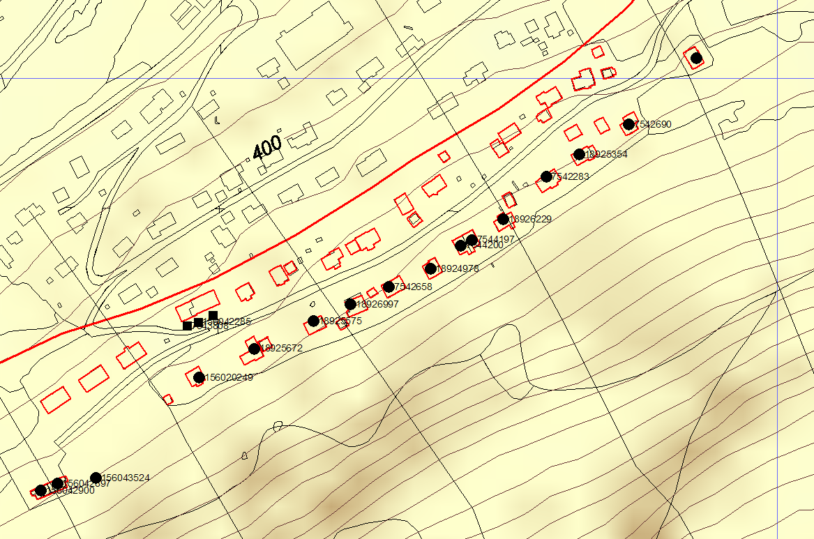 Side: 15 Figur 3. Kart over øvre del av byggjefeltet Ulstad. Raud strek er anbefalt byggegrense for nye bygningar som kan ha eit høgste årleg sannsyn for skred på 1/1000.