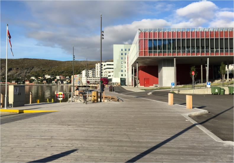 Idèfase: Tomteanalyse Finnmarkssykehuset HF NYE HAMMERFEST SYKEHUS Side 65 av 126 rådhustorget og planlagt ny gjestehavn.