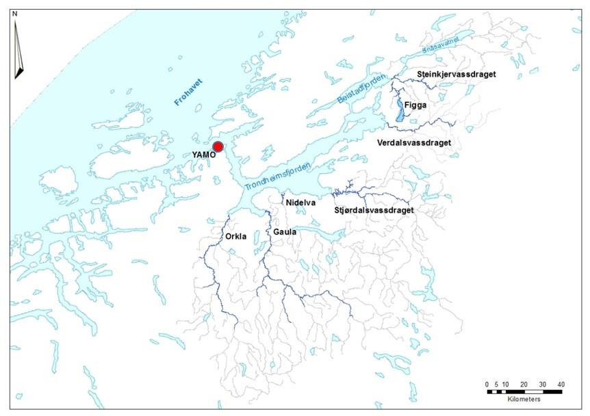 Figur 1. Oversikt over de nasjonale lakseelvene i Trondheimsfjorden, lakseførende del av vassdragene er markert med blått. Ytre Agdenes Merke- og Overvåkningsstasjon (YAMO) er merket med rød sirkel.