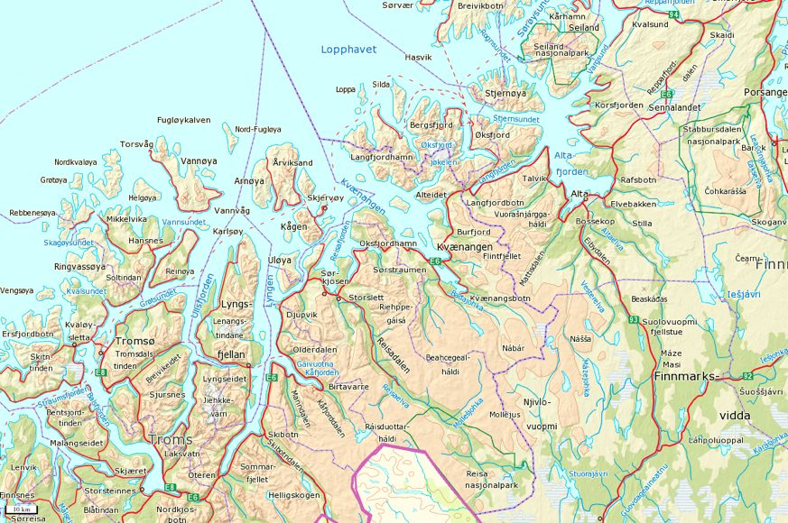 4 NATURGRUNNLAGET I KARTLEGGINGSOMRÅDET 4.1 Topografi og bioklimatologi Figur 1. Reservatets regionale beliggenhet, midt i Kvænangsfjorden.
