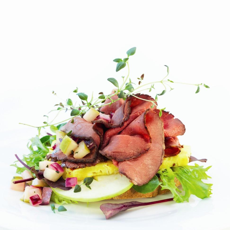 Kokkelering Dagens meny Salat med skjørost Pølser fra Grøstad Gris Tjukkmjølk blå og naturell